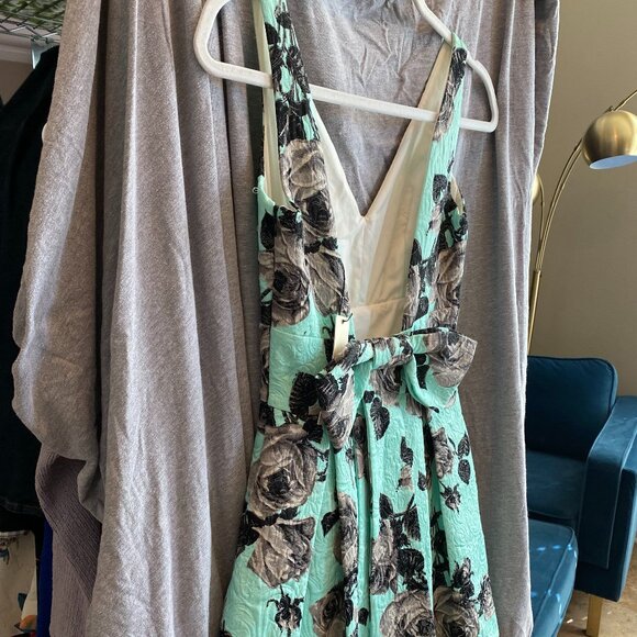 Topshop Mint Green Embossed Floral Print Fit And Flare Backless Dress Size 2 - Picture 6 of 9